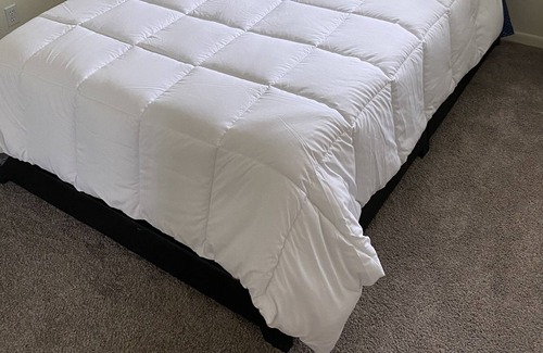Lansing Apartamento | Peaceful home away from home!
