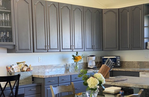 Jackson Casa | Peaceful Home, Minutes to Town Square, Mountains and Hiking Right from Your Door