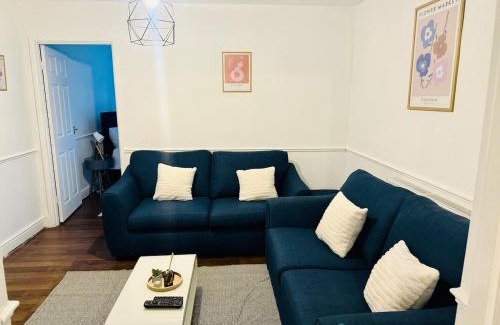 Newark upon Trent Apartamento | Peaceful Home - Near City Centre - QMC - Arnold Market - Sleeps 8