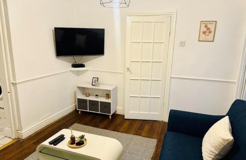 Newark upon Trent Apartamento | Peaceful Home - Near City Centre - QMC - Arnold Market - Sleeps 8