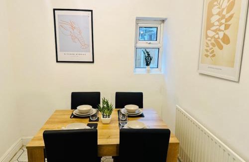 Newark upon Trent Apartamento | Peaceful Home - Near City Centre - QMC - Arnold Market - Sleeps 8