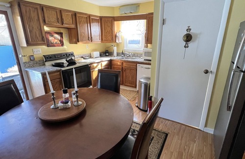 Lambertville Casa | Peaceful home on the NJ Delaware canal tow path, blocks away to town.