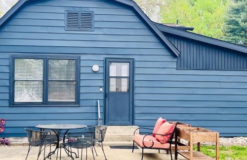 Deedsville Casa | Peaceful home right on the lake!