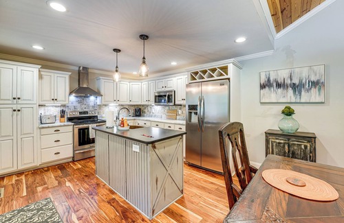 Rome Casa | Peaceful Home w/ Porch & Yard, 5 Mi to Rome!
