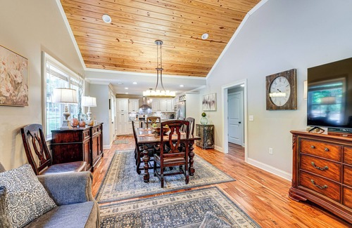 Rome Casa | Peaceful Home w/ Porch & Yard, 5 Mi to Rome!