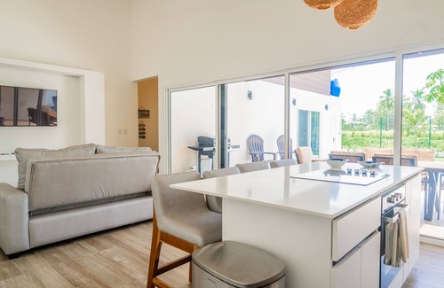 Esterillos Este Casa | Peaceful home with patio, grill, fast WiFi & 2-min walk to quiet beach