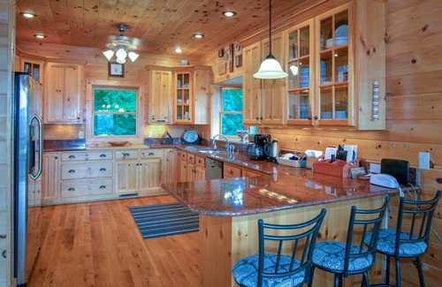 Ferguson Cabina | Hermosa casa de montaña, WiFi, mesa de billar, bañera de hidromasaje, cerca de Boone