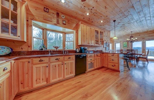 Ferguson Cabina | Hermosa casa de montaña, WiFi, mesa de billar, bañera de hidromasaje, cerca de Boone