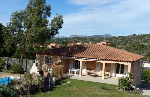 Estagel Casa | Casa tranquila con gran jardín y piscina cerca de Perpiñán.