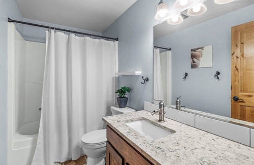 Southwest Bend Casa | Peaceful & idyllic Bend garden home 1.5 miles from the Old Mill!