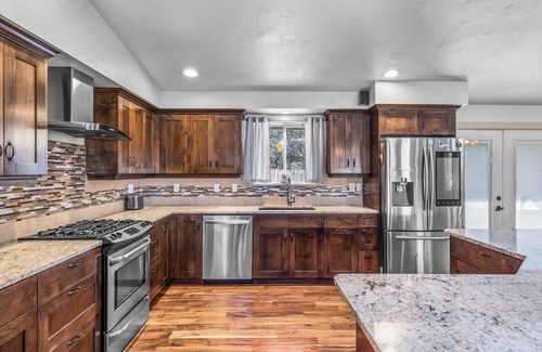 Southwest Bend Casa | Peaceful & idyllic Bend garden home 1.5 miles from the Old Mill!