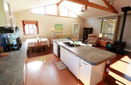 Denman Island Casa | Peaceful Island-style garden filled acreage