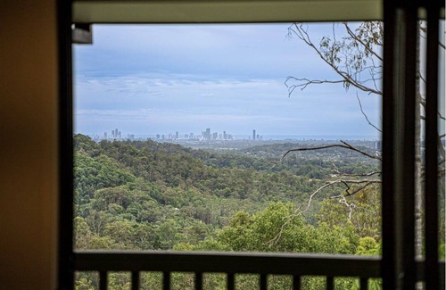 Mudgeeraba Cabina | Peaceful Kookaburra cabin in Mudgerabah, fire pit