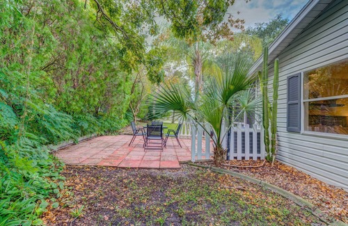 Del Mar Cabaña | Peaceful Lady Lake Home w/ Screened-in Porch!