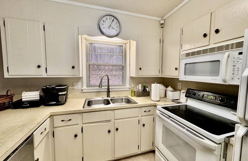 Northport Casa | Peaceful Lake Access.