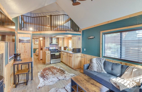 Lake Almanor Peninsula Cabina | Peaceful Lake Almanor Hideaway, Fish, Hunt + Hike!