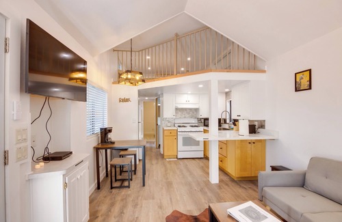 Lake Almanor Peninsula Cabina | Peaceful Lake Almanor Cabin: Fish, Hunt + Hike!