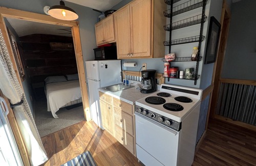 Ellsworth County Cabina | PEACEFUL LAKE CABIN