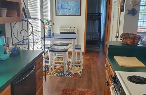 Houston Cabaña | "A Little Secret" Cozy Cottage on Harris Brake Lake w/fishing Dock.Fully Stocked