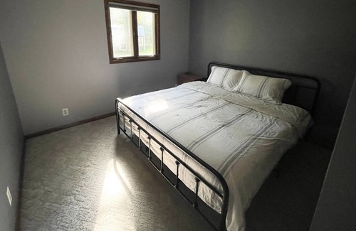 Windom Casa | Peaceful lake home on 2 acres, newly updated