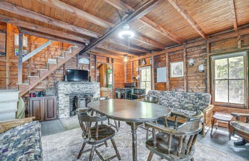 Vassalboro Casa | Peaceful Lakefront Maine Cabin with Sunset Views