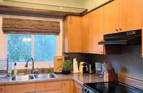 Durham Casa | Peaceful Lakefront Vacation Getaway