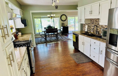 Wagoner Casa | Peaceful lakeside cabin minutes from a swimming beach and boat rental marina