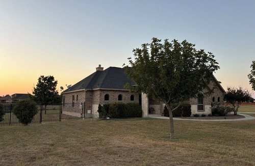 Lytle Casa | Peaceful Lakeside Gem near San Antonio