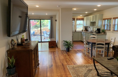 Nuangola Cabaña | Peaceful Lakeview Cottage near Ski Resorts