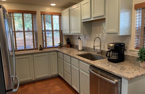 Nuangola Cabaña | Peaceful Lakeview Cottage near Ski Resorts