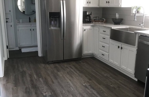 Canyon Lake Casa | Recientemente renovado Lakeview Home con mucho espacio al aire libre y privacidad!