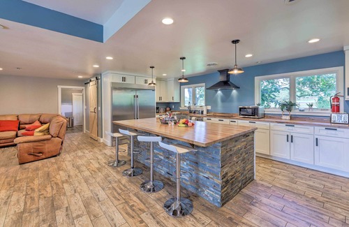 Lebanon Casa | Peaceful Lebanon Farmhouse/Ranch w/ Pool!
