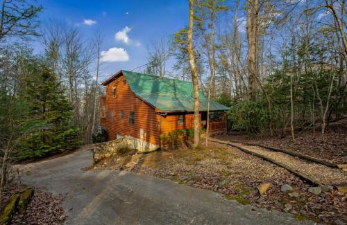 Blue Ridge Villa | Peaceful Living Minutes from Blue Ridge hot tub pool table