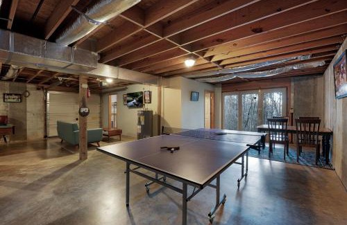 Blue Ridge Villa | Peaceful Living Minutes from Blue Ridge hot tub pool table