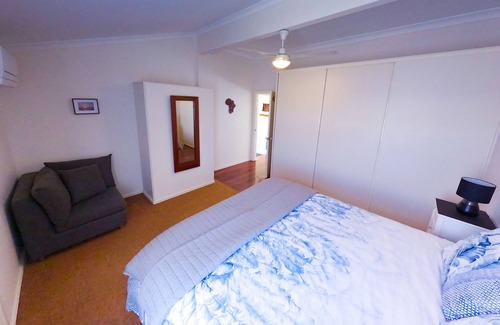 South Carnarvon Casa | Peaceful location close to the Ocean. Short walk to restaurants, shops, bars