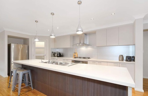 Fern Bay Casa | Peaceful Location With Cheerful 4-bedroom Home