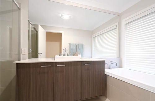 Fern Bay Casa | Peaceful Location With Cheerful 4-bedroom Home