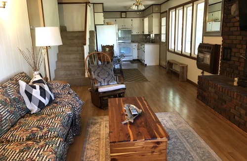 Scottsboro Casa | Peaceful Lodge, private drive, 2 boat garage, near launch on Lake Guntersville