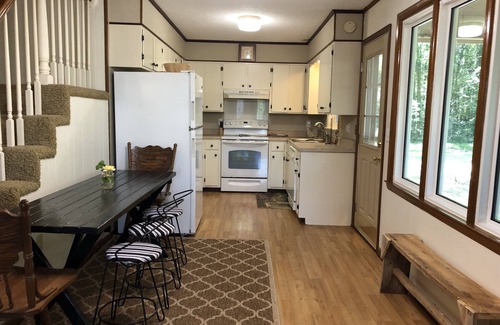 Scottsboro Casa | Peaceful Lodge, private drive, 2 boat garage, near launch on Lake Guntersville