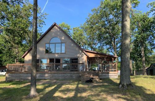 Branch Casa | Peaceful Long Lake Cottage with Deck, Dock and Kayaks!