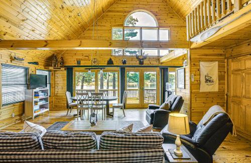 Branch Casa | Peaceful Long Lake Cottage with Deck, Dock and Kayaks!