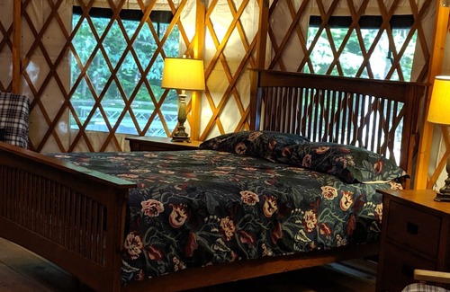 McNab/Braeside Cabaña | Tranquilo Yurt de lujo en el río.