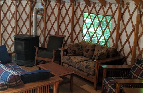 McNab/Braeside Cabaña | Tranquilo Yurt de lujo en el río.
