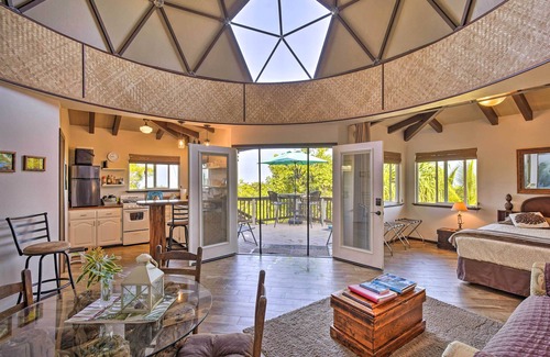 Captain Cook Apartamento | Miloli'i Cottage w / Patio amueblado y vistas al mar!