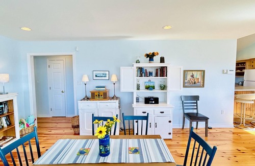 Clinton Cabaña | Peaceful, Modern, 3 Bedroom Retreat with Gorgeous Views near Cavendish