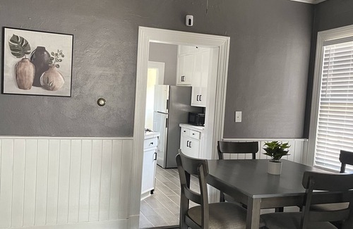 Fondren Casa | Peaceful modern day home in Fondren District - Less than 3 mins from Stadium