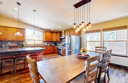 North Upper Truckee Casa | Peaceful Mountain Getaway w/ 3 Decks & Hot Tub, Near Slopes, Hiking & Lake