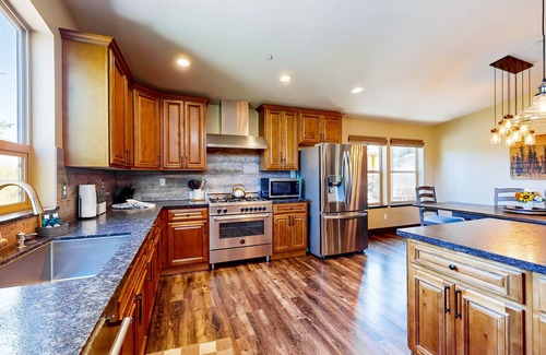 North Upper Truckee Casa | Peaceful Mountain Getaway w/ 3 Decks & Hot Tub, Near Slopes, Hiking & Lake