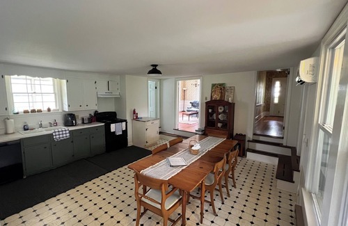 Peaks Otro | Peaceful Mountain Escape for Families – 3BR 2BA Farmhouse at Base of Sharp Top
