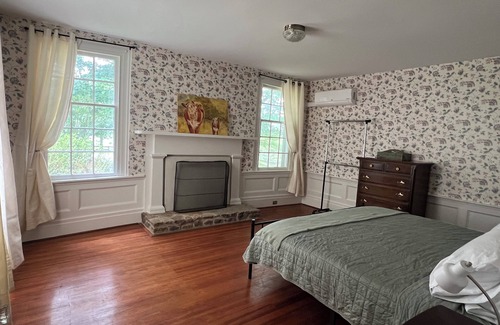 Peaks Otro | Peaceful Mountain Escape for Families – 3BR 2BA Farmhouse at Base of Sharp Top